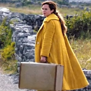 The Banshees of Inisherin Siobhan Suilleabhain Yellow Coat